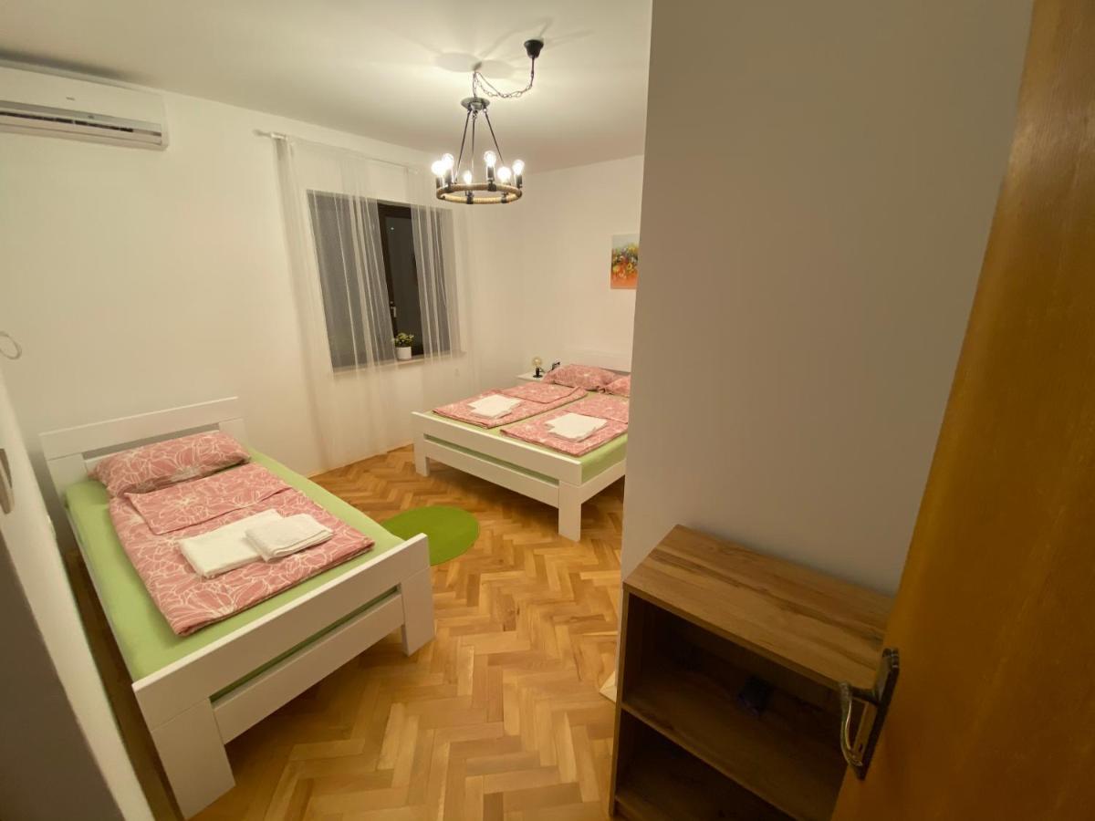 Ostello Sobe Kaki In Kivi Izola Esterno foto